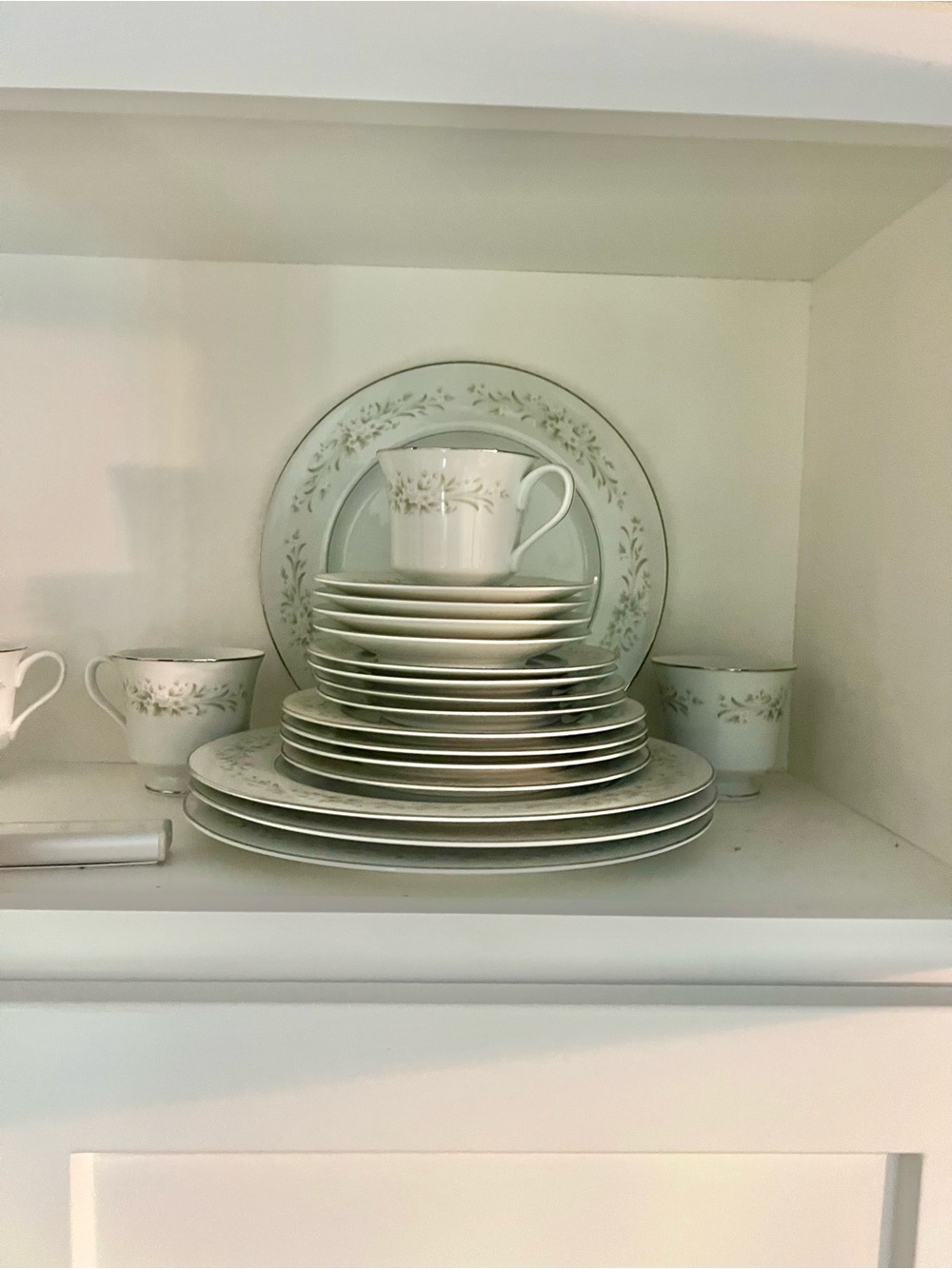 Complete 8 piece Diamond Craft china set. Never used.